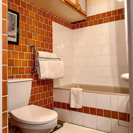 Vintage Chic In Le Marais Apartment *